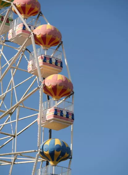 nacelles de la grande roue la Récré des 3 Curés