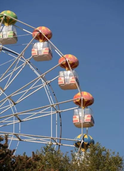 nacelles de la grande roue la Récré des 3 Curés