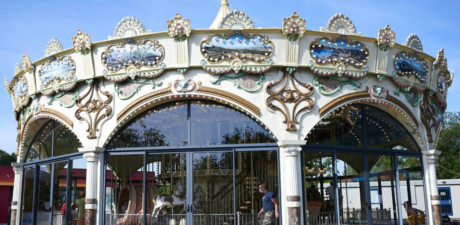 Le carrousel à la Récré des 3 Curés