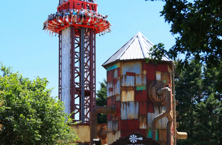 La troisième plus haute tour de chute de France est à seulement 10 minutes de Brest, à la Récré des 3 Curés.