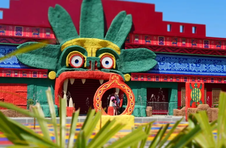 Idée sortie à Brest Finistère amis, famille. Zone Maya Mexique. Parc d'attractions et jeux. restaurant vue lac
