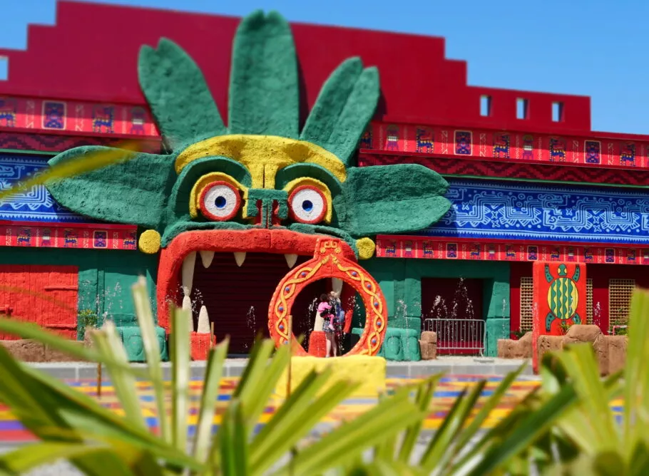Idée sortie à Brest Finistère amis, famille. Zone Maya Mexique. Parc d'attractions et jeux. restaurant vue lac