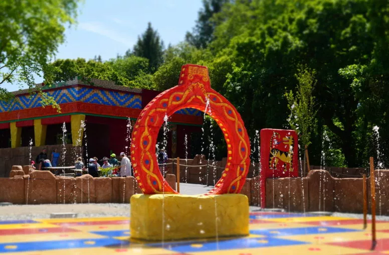 Idée sortie à Brest Finistère amis, famille. Zone Maya Mexique. Parc d'attractions et jeux. restaurant vue lac