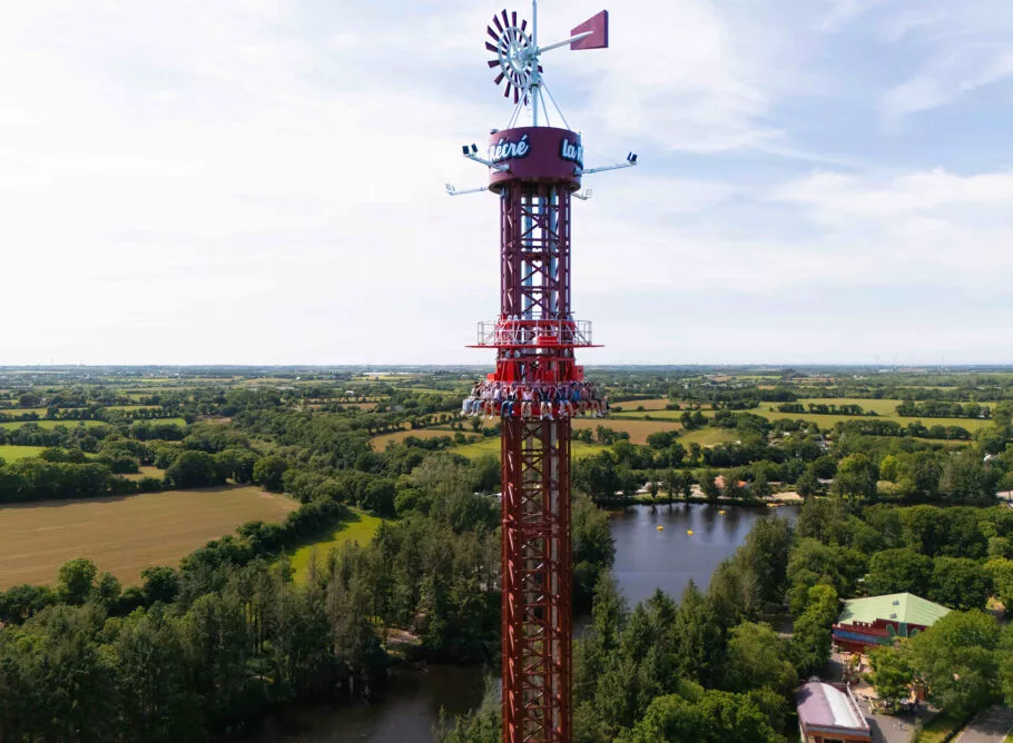 Tour de chute Tremor la récré des 3 Curés attraction Bretagne