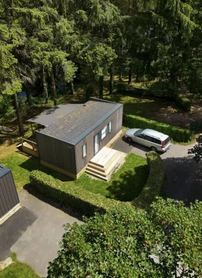 Logement VIP côté jardin au camping de la Récré des 3 Curés situé proche des plages et du centre ville de Brest. idéale pour des vacances en famille en Bretagne.