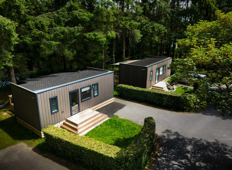 camping de la Récré Brest Bretagne. Gamme de logement: côté jardin.