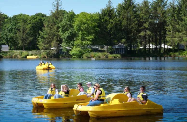 Ballade en pédalo sur le lac de la Récré des 3 Curés.