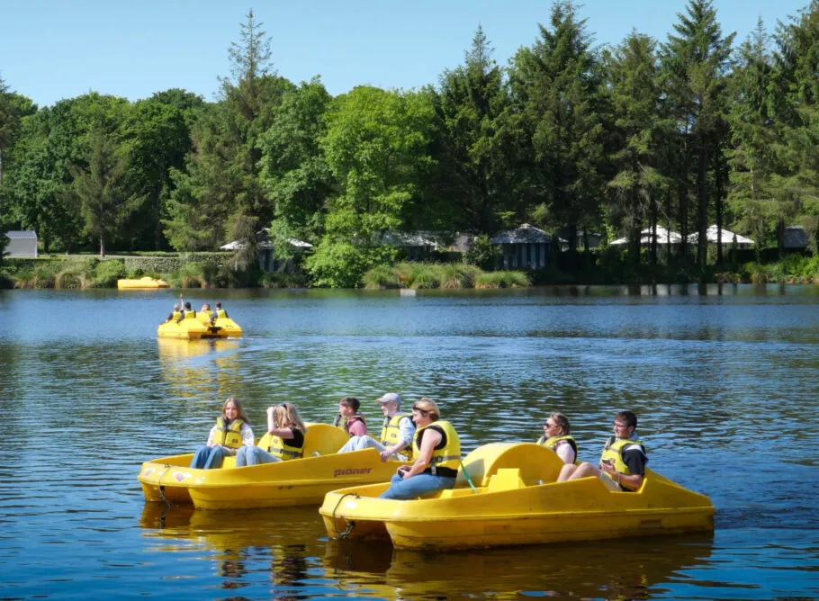 Ballade en pédalo sur le lac de la Récré des 3 Curés.