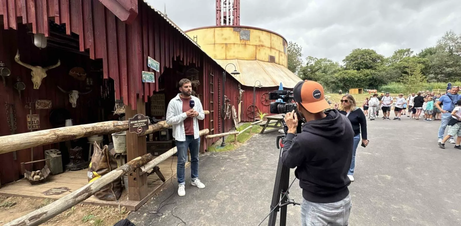 Jeudi 21 août nous avons eu le plaisir d'accueillir l'équipe de TF1 pour un reportage sur le parc.