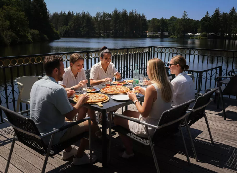 Vous cherchez un restaurant proche de Brest ? L'Expo vous offre un cadre atypique en pleine nature.