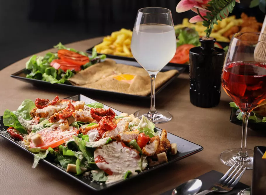 Découvrez la carte du restaurant l'Expo à la Récré des 3 Curés à seulement 10 minutes de Brest.