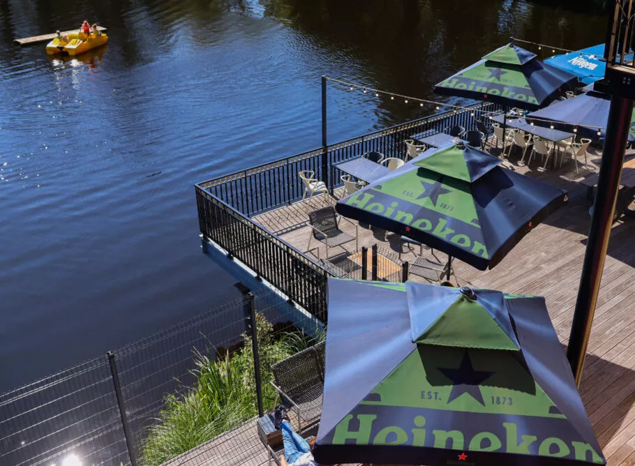 Terrasse de notre restaurant l'Expo la Récré des 3 Curés.