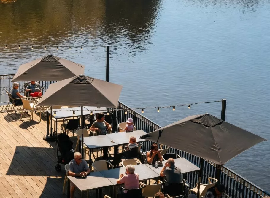 Plus joli restaurant de Brest et ses alentours avec sa grande terrasse vue sur le lac.