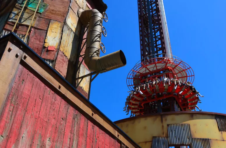 Le plus grand parc d'attractions de Bretagne avec la troisième plus haute tour de chute de France