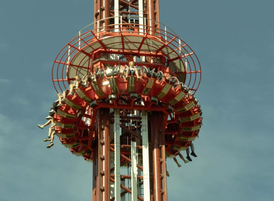 TREMOR tour de chute parc d'attractions Finistère près de Brest